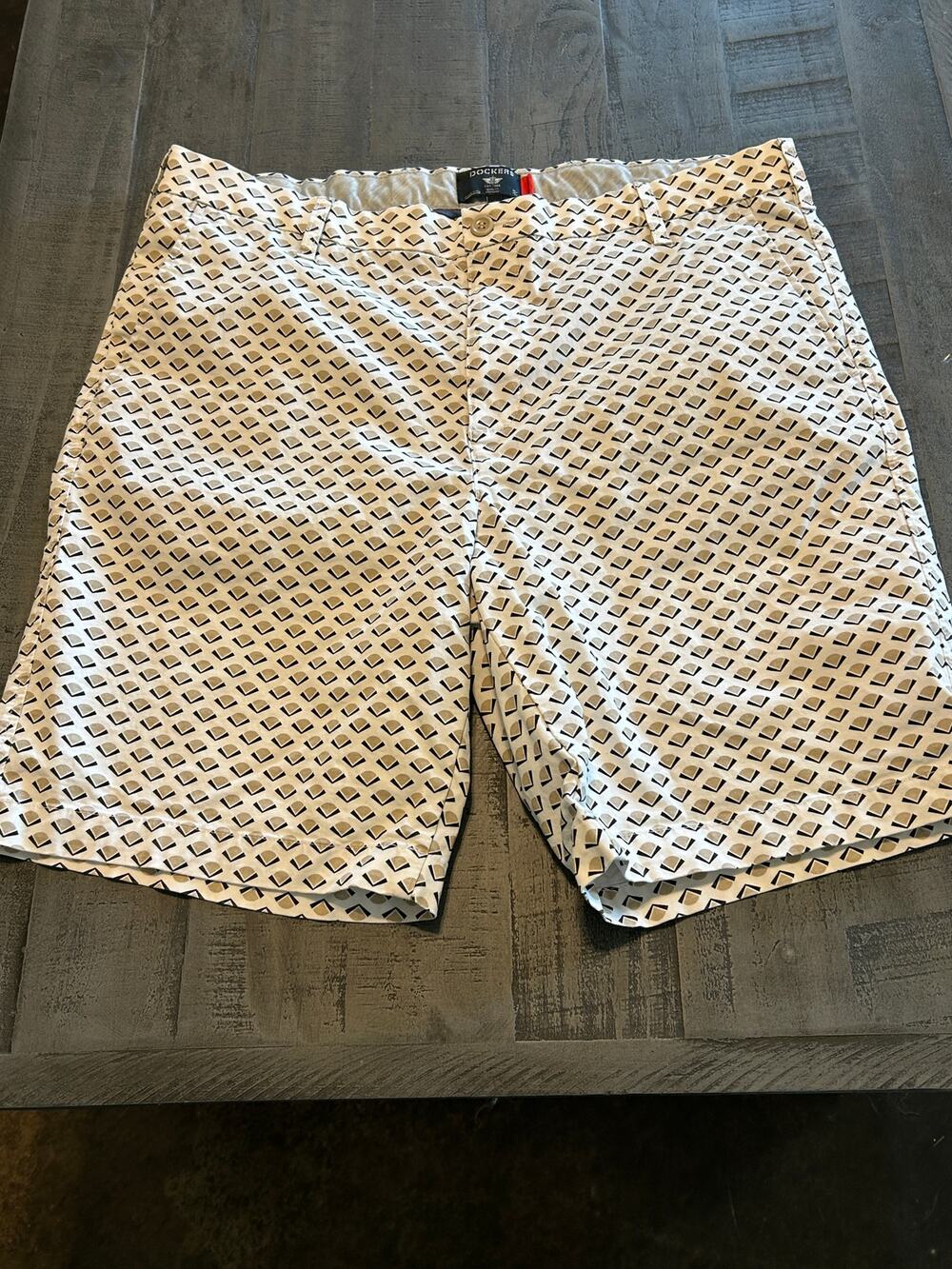 Dockers Mens 38 Supreme Flex Ultimate Shorts Geometric Print Chino Stretch EUC